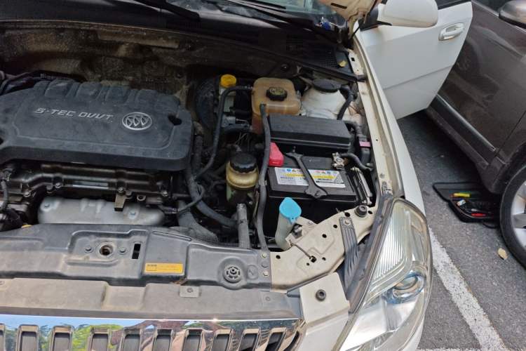 Used Buick Excelle 2013 1.5L Manual Classic Model Engine Bay Left