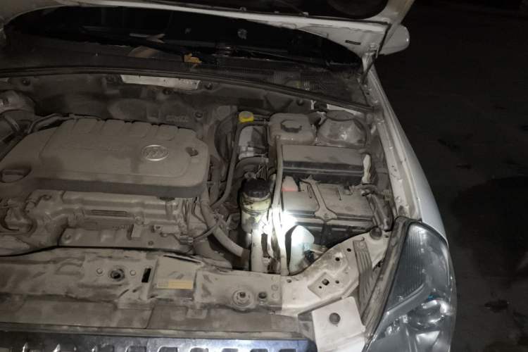 Used Buick Excelle 2013 1.5L Manual Classic Model Engine Bay Left
