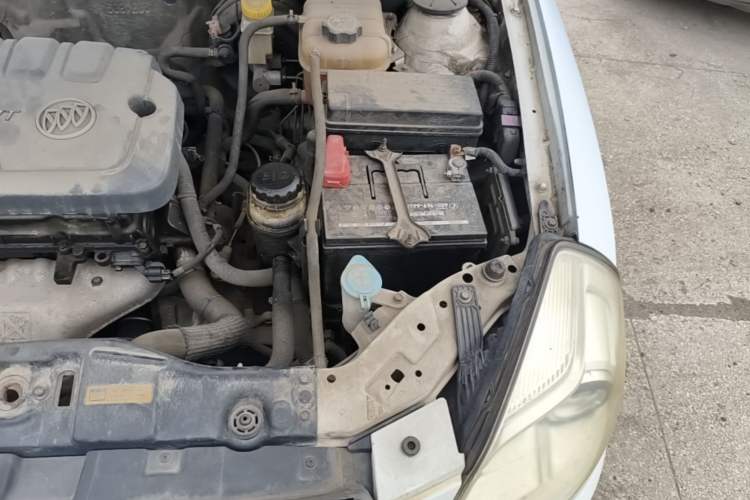 Used Buick Excelle 2013 1.5L Automatic Classic Model Engine Bay Left