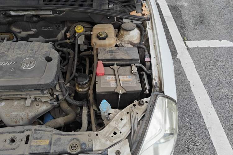 Used Buick Excelle 2013 1.5L Automatic Classic Model Engine Bay Left
