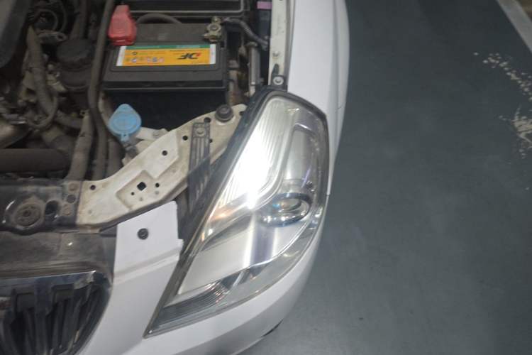 Used Buick Excelle 2013 1.5L Automatic Classic Model Engine Bay Left
