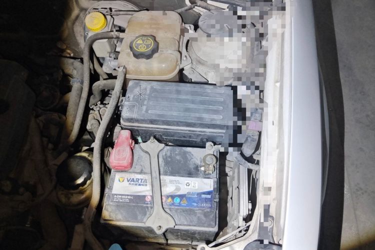 Used Buick Excelle 2013 1.5L Manual Classic Model Engine Bay Left