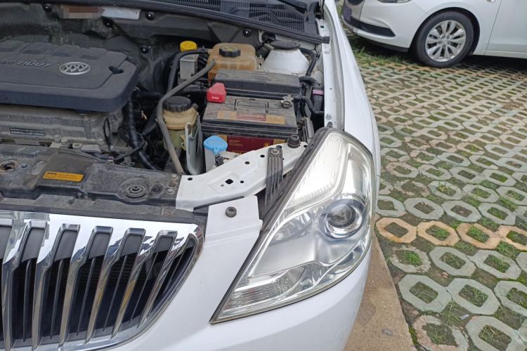 Used Buick Excelle 2013 1.5L Manual Classic Model Engine Bay Left