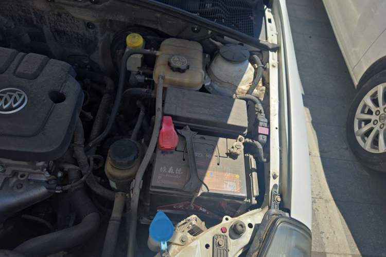 Used Buick Excelle 2013 1.5L Manual Luxury Model Engine Bay Left