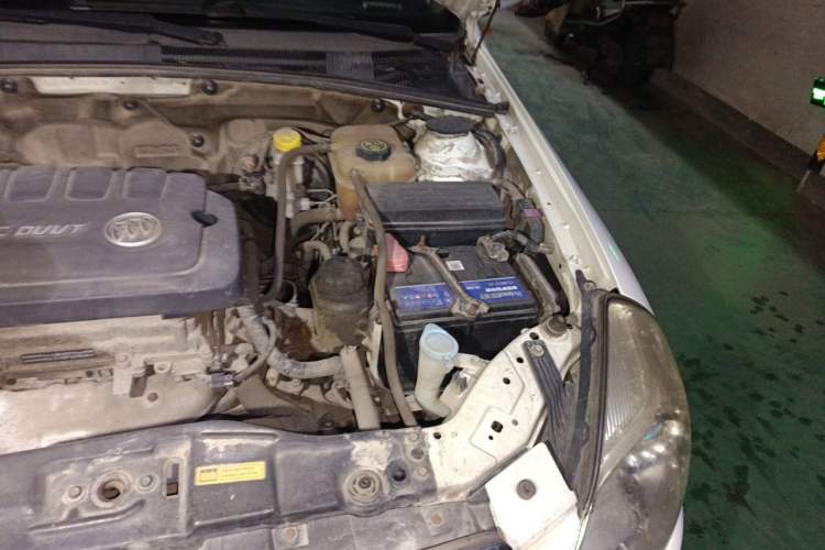 Used Buick Excelle 2013 1.5L Automatic Classic Model Engine Bay Left