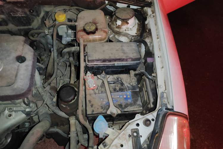 Used Buick Excelle 2013 1.5L Automatic Classic Model Engine Bay Left