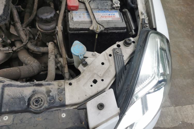 Used Buick Excelle 2013 1.5L Automatic Classic Model Engine Bay Left