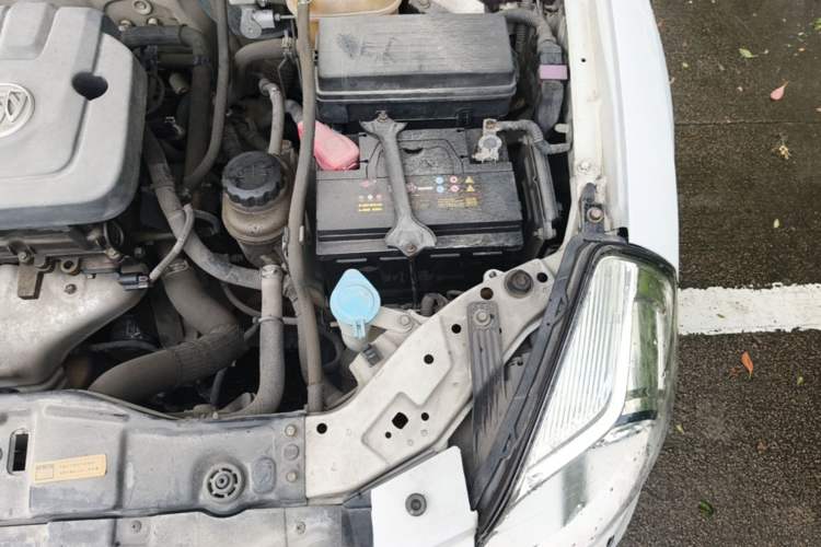 Used Buick Excelle 2013 1.5L Manual Classic Model Engine Bay Left