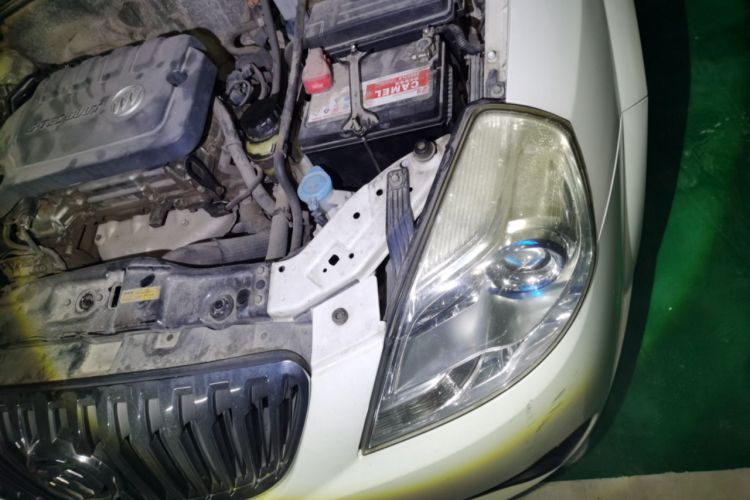 Used Buick Excelle 2013 1.5L Automatic Classic Model Engine Bay Left