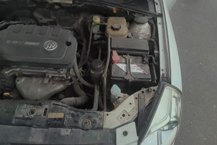 Used Buick Excelle 2013 1.5L Manual Classic Model Engine Bay Left