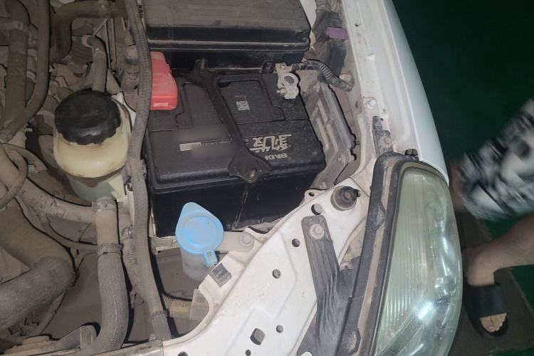 Used Buick Excelle 2013 1.5L Manual Classic Model Engine Bay Left
