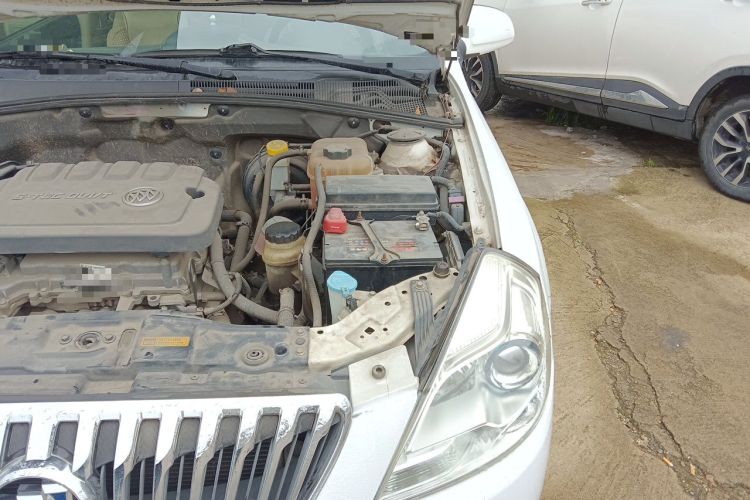 Used Buick Excelle 2013 1.5L Manual Classic Model Engine Bay Left