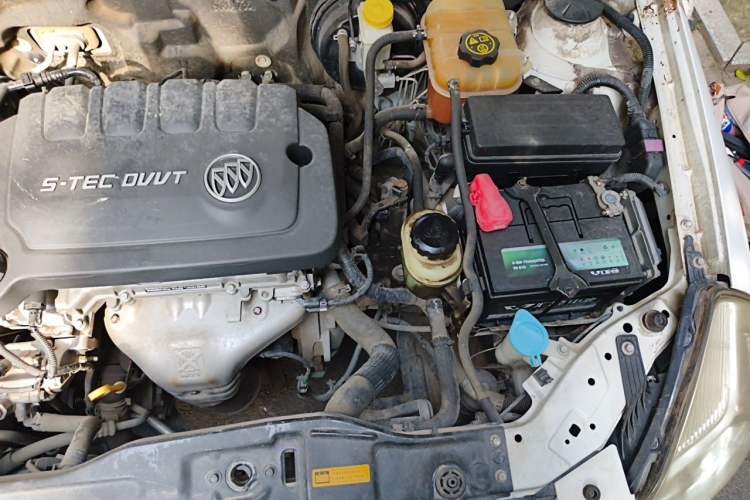 Used Buick Excelle 2013 1.5L Manual Classic Model Engine Bay Left