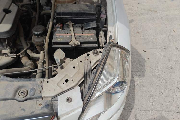 Used Buick Excelle 2013 1.5L Automatic Luxury Model Engine Bay Left