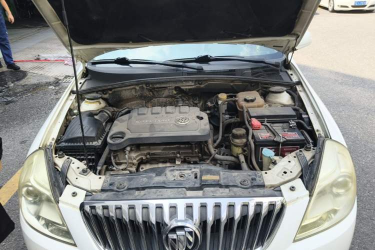 Used Buick Excelle 2013 1.5L Automatic Classic Model Engine Bay