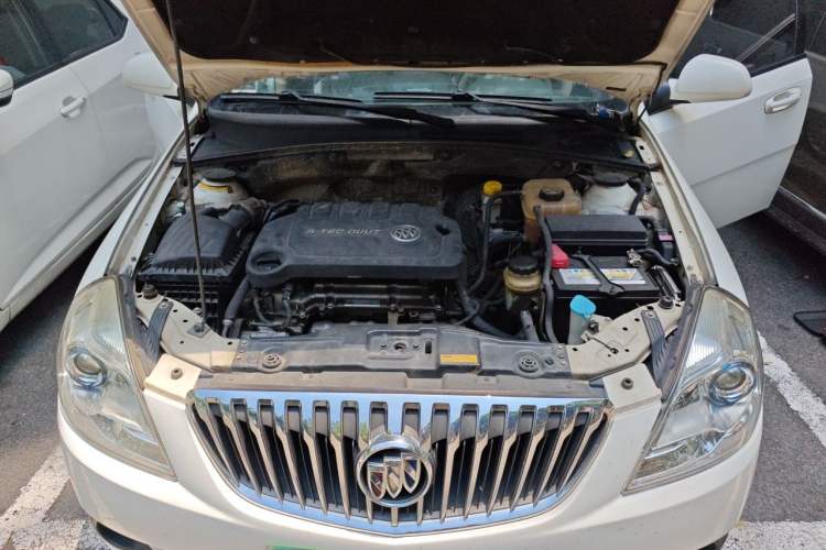 Used Buick Excelle 2013 1.5L Manual Classic Model Engine Bay
