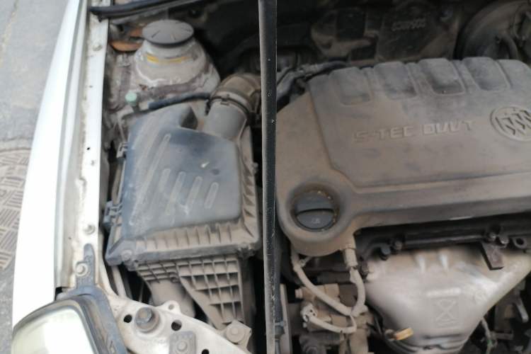 Used Buick Excelle 2013 1.5L Manual Luxury Model Engine Bay Right