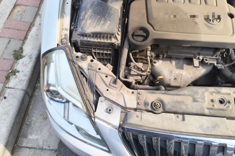 Used Buick Excelle 2013 1.5L Automatic Classic Model Engine Bay Right