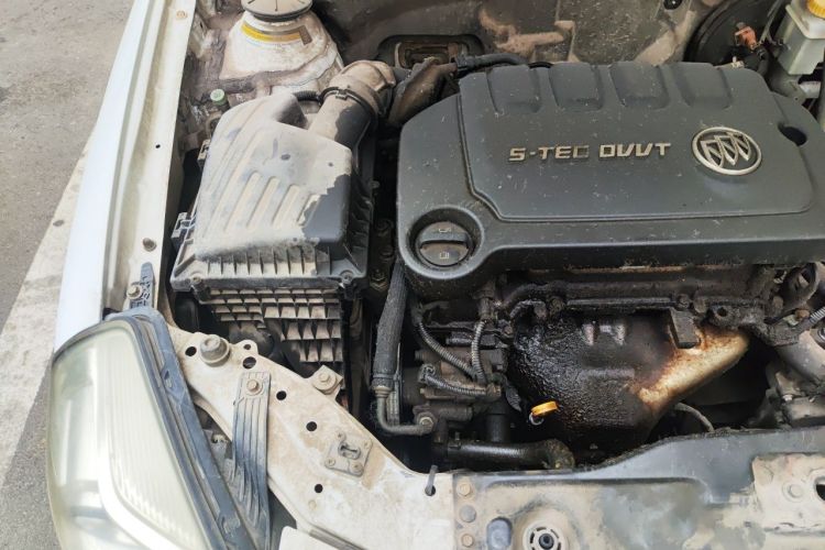 Used Buick Excelle 2013 1.5L Automatic Luxury Model Engine Bay Right