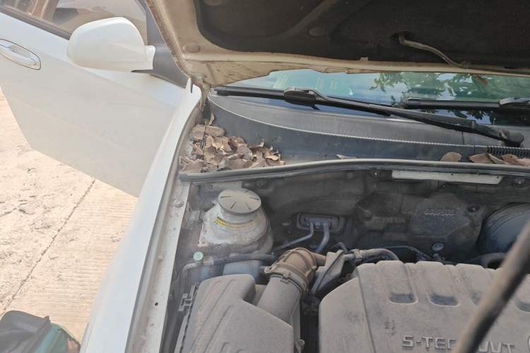 Used Buick Excelle 2013 1.5L Automatic Classic Model Engine Bay Right