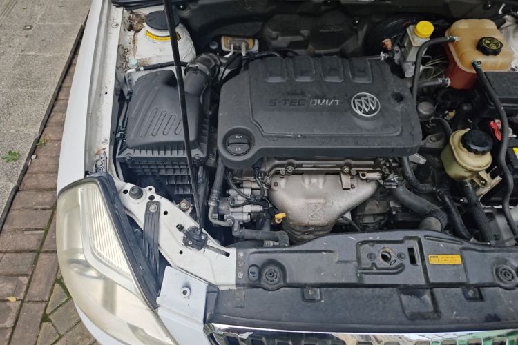 Used Buick Excelle 2013 1.5L Automatic Classic Model Engine Bay Right