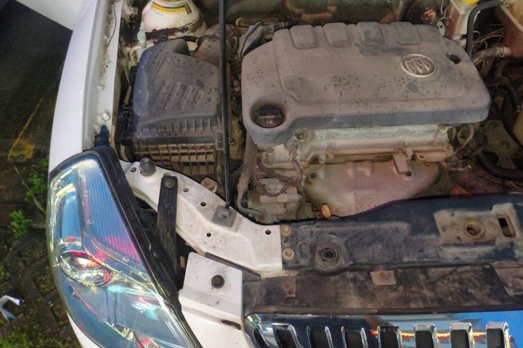 Used Buick Excelle 2013 1.5L Automatic Classic Model Engine Bay Right