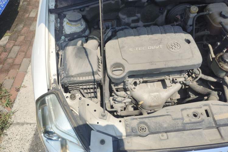 Used Buick Excelle 2013 1.5L Automatic Classic Model Engine Bay Right