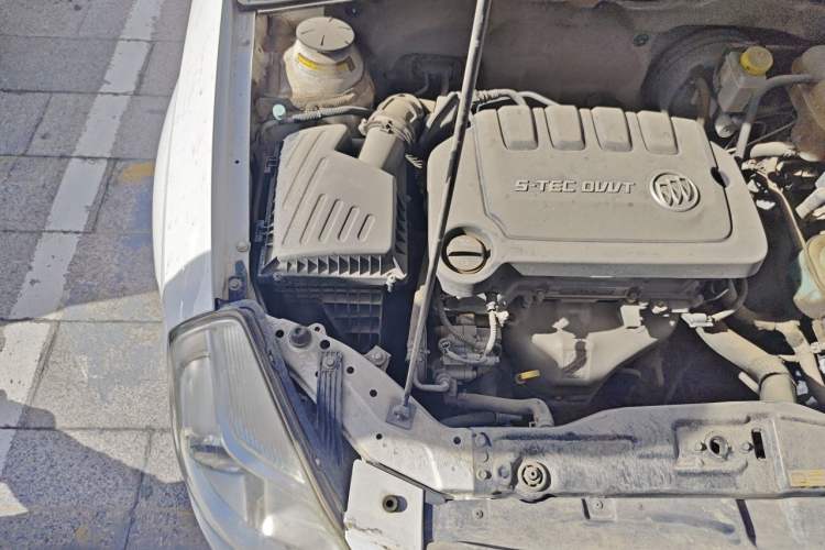 Used Buick Excelle 2013 1.5L Manual Luxury Model Engine Bay Right