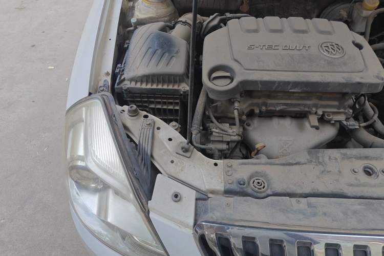 Used Buick Excelle 2013 1.5L Automatic Classic Model Engine Bay Right