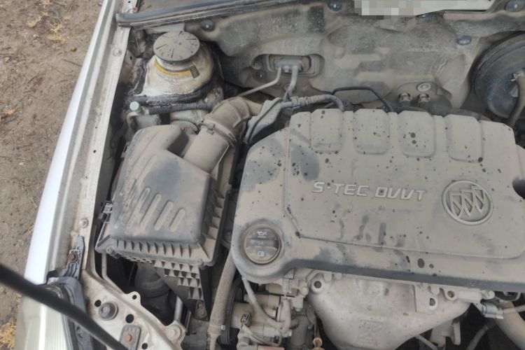 Used Buick Excelle 2013 1.5L Manual Classic Model Engine Bay Right
