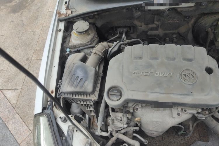 Used Buick Excelle 2013 1.5L Manual Luxury Model Engine Bay Right