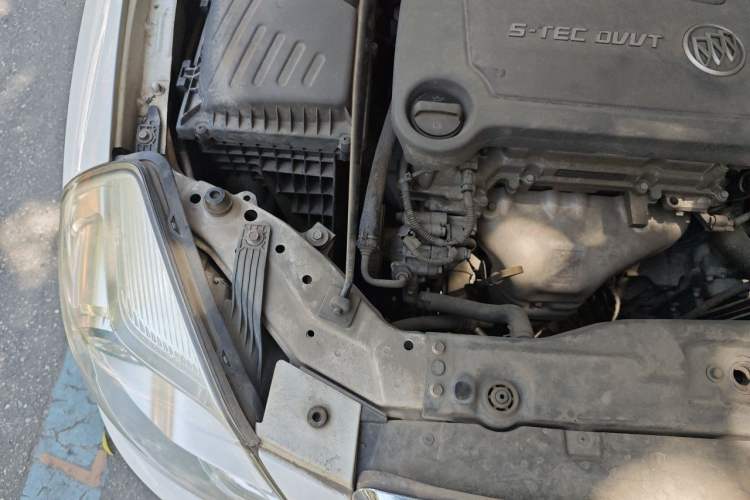 Used Buick Excelle 2013 1.5L Automatic Classic Model Engine Bay Right