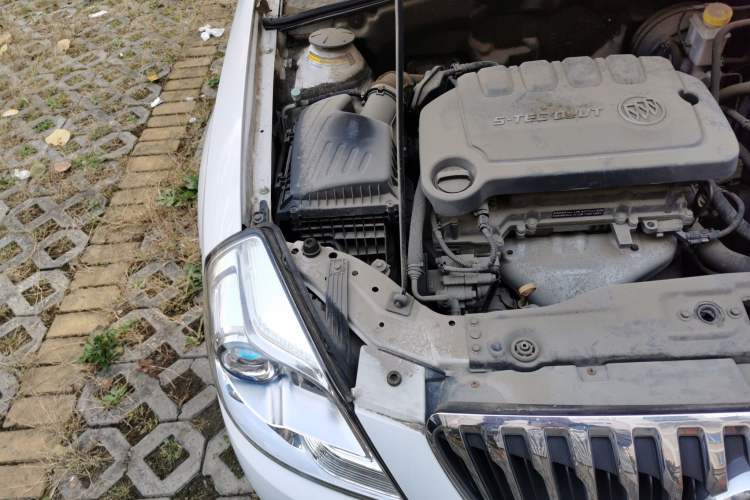 Used Buick Excelle 2013 1.5L Manual Classic Model Engine Bay Right