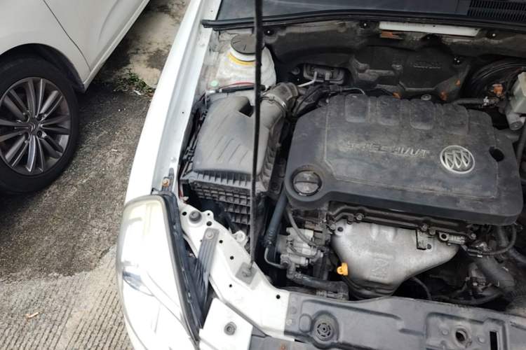 Used Buick Excelle 2013 1.5L Automatic Classic Model Engine Bay Right