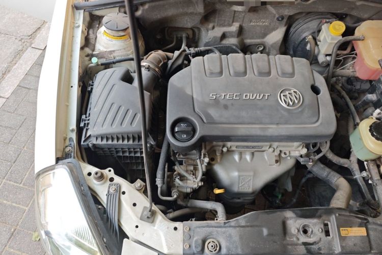 Used Buick Excelle 2013 1.5L Manual Classic Model Engine Bay Right