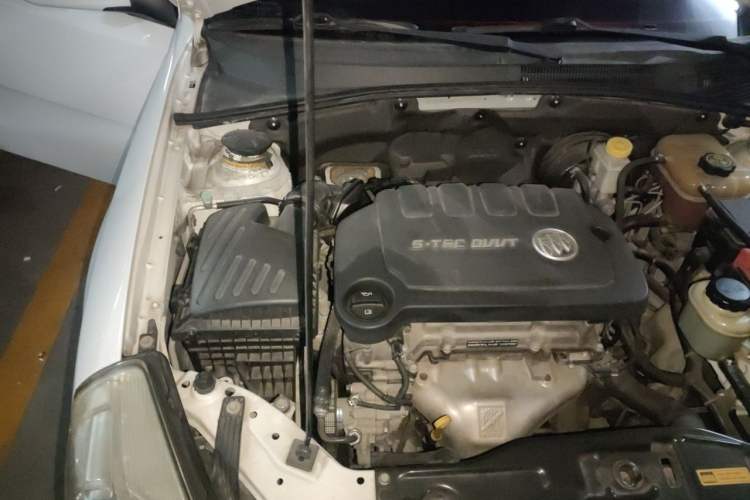 Used Buick Excelle 2013 1.5L Manual Classic Model Engine Bay Right