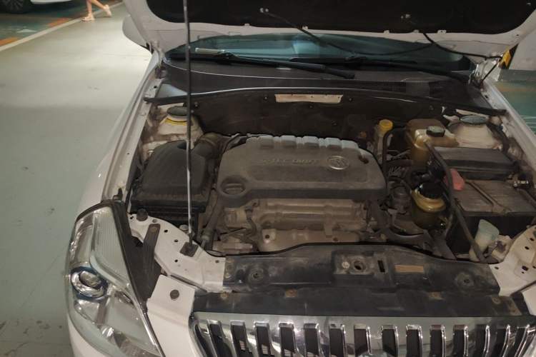 Used Buick Excelle 2013 1.5L Automatic Classic Model Engine Bay Right