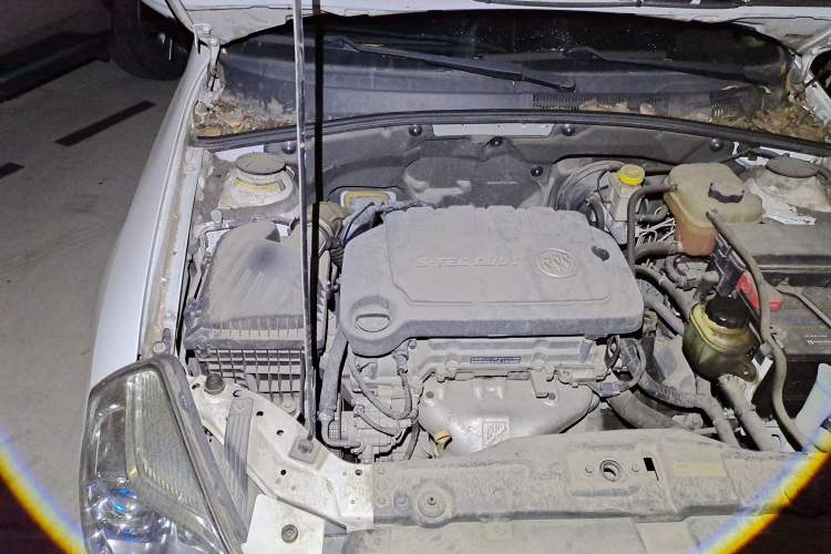 Used Buick Excelle 2013 1.5L Manual Classic Model Engine Bay Right