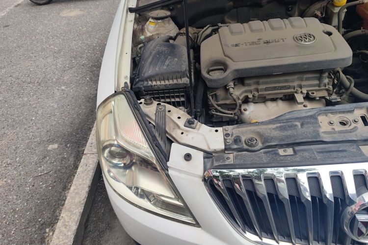 Used Buick Excelle 2013 1.5L Automatic Classic Model Engine Bay Right