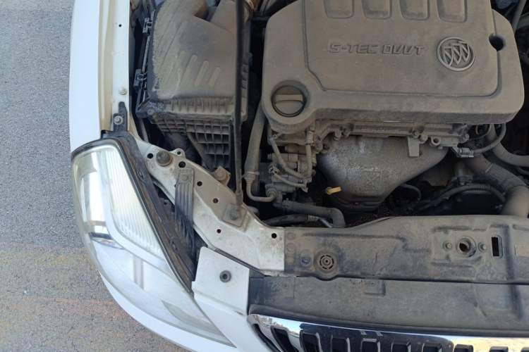 Used Buick Excelle 2013 1.5L Automatic Classic Model Engine Bay Right