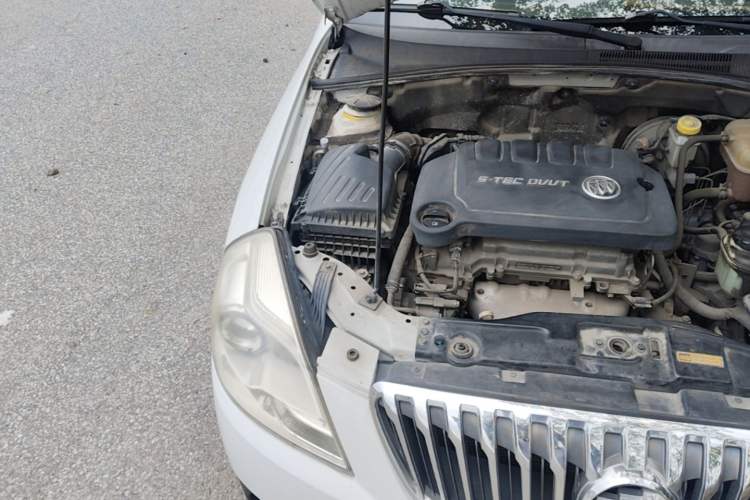 Used Buick Excelle 2013 1.5L Automatic Classic Model Engine Bay Right