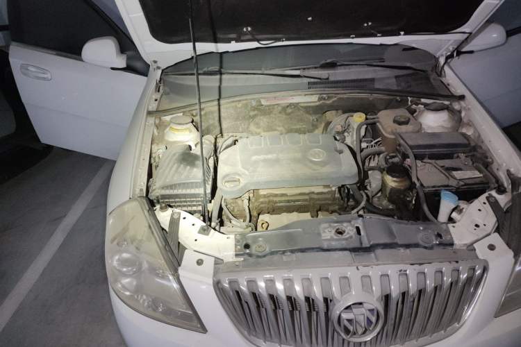 Used Buick Excelle 2013 1.5L Automatic Classic Model Engine Bay Right