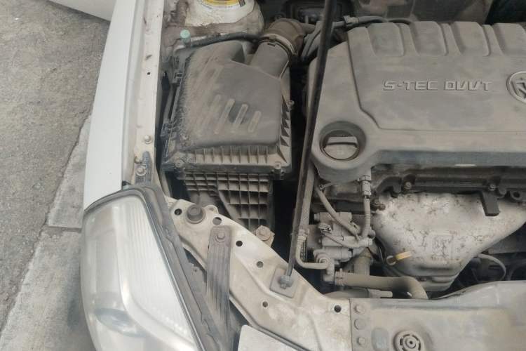 Used Buick Excelle 2013 1.5L Automatic Classic Model Engine Bay Right