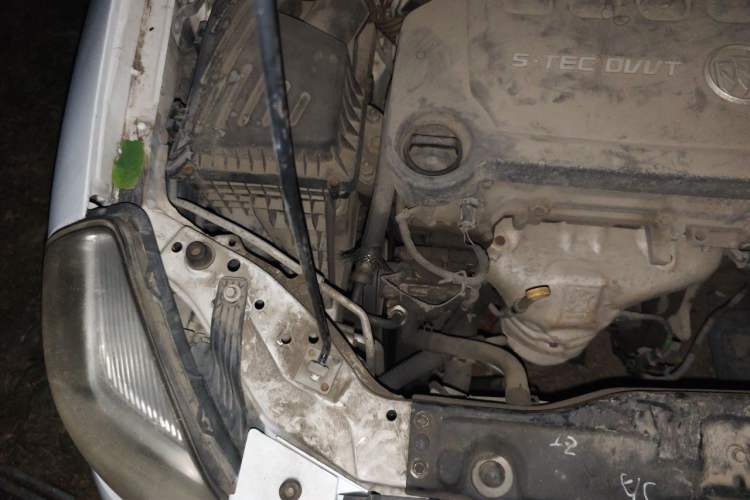 Used Buick Excelle 2013 1.5L Manual Classic Model Engine Bay Right