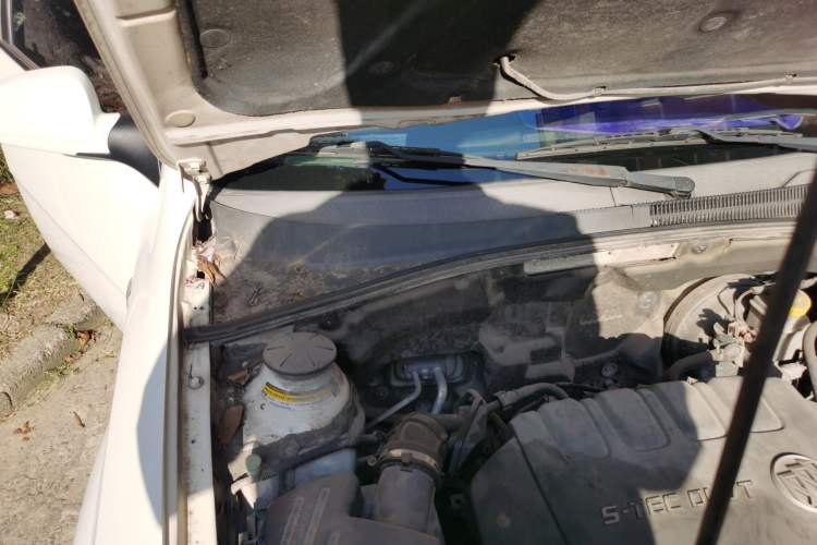 Used Buick Excelle 2013 1.5L Automatic Luxury Model Engine Bay Right