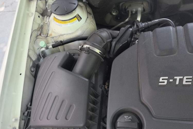 Used Buick Excelle 2013 1.5L Manual Luxury Model Engine Bay Right