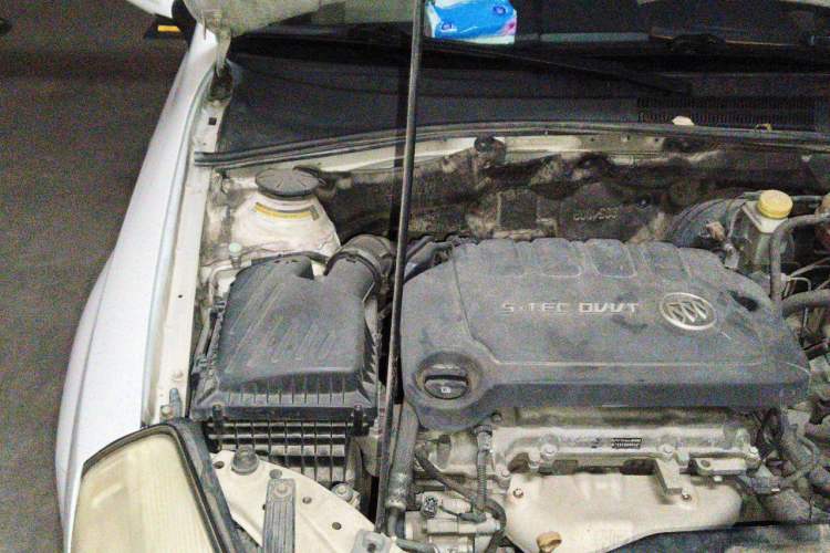 Used Buick Excelle 2013 1.5L Automatic Classic Model Engine Bay Right