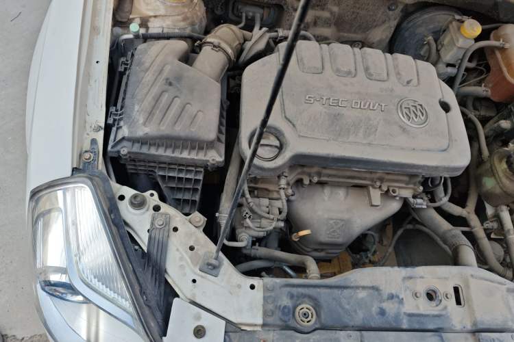 Used Buick Excelle 2013 1.5L Manual Classic Model Engine Bay Right