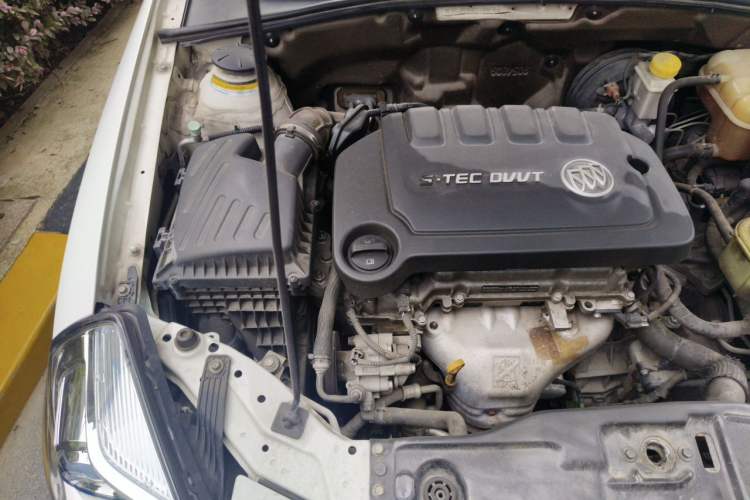Used Buick Excelle 2013 1.5L Automatic Classic Model Engine Bay Right