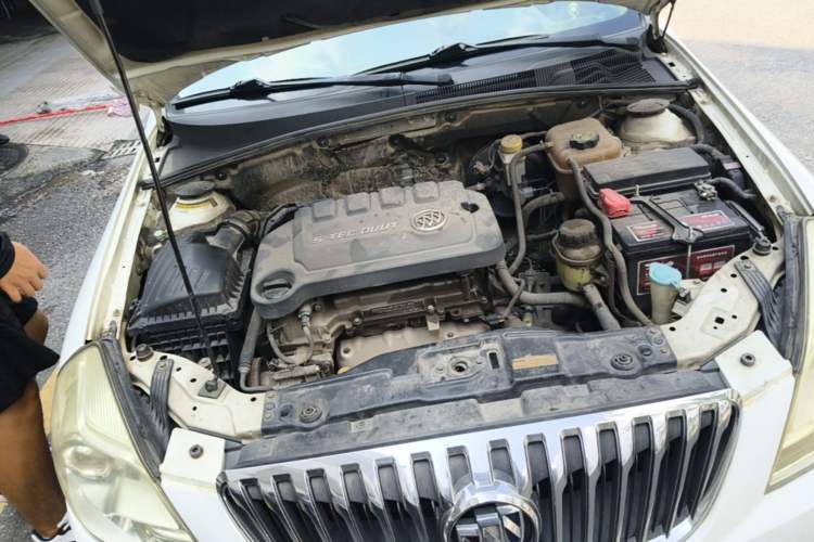 Used Buick Excelle 2013 1.5L Automatic Classic Model Engine Bay Right